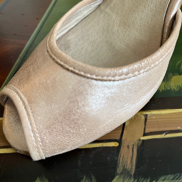 Pure DKNY Vintage Iridescent Peep-Toe Slingback Sandals with Heels - Picture 3 of 10